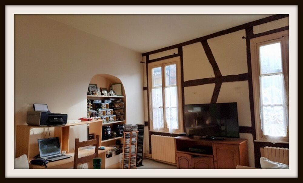 Maison de village 165 m² avec locaux commerciaux à vendre BAGE LE CHATEL (01) cour et appartement