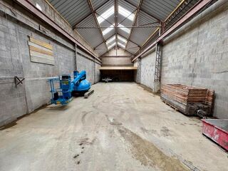  Parking / Garage à vendre 1 pièce 160 m²