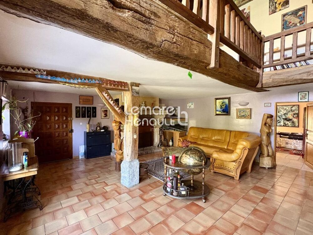 Jolie maison ancienne de 321 m²  6 chambres