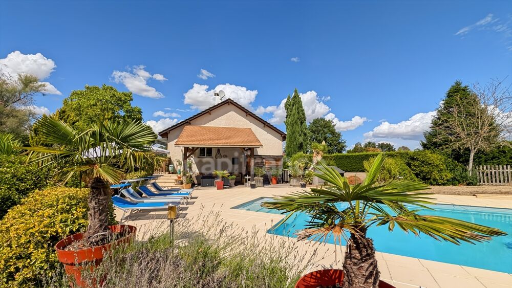 Vente Maison Maison à vendre 6 pièces LA CHARMEE (71) 4 chambres - terrain de 2747 m² abri voitures grande piscine ! La charmee