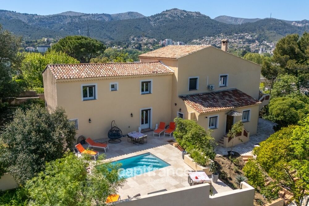 Marseille 11ème La Valentine/St Menet, Maison de 300m2 sur un Terrain de 2700m2 avec deux piscines, dépendances et garages