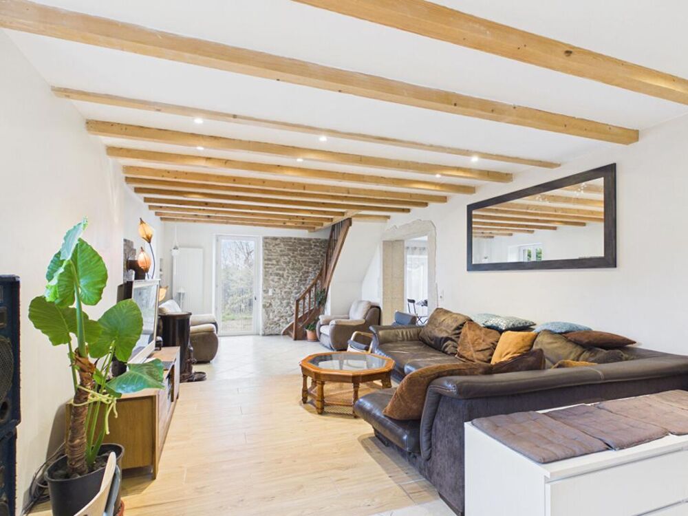 Vente Maison Maison de caractère en pierre, beaux volumes et grand terrain Challonges