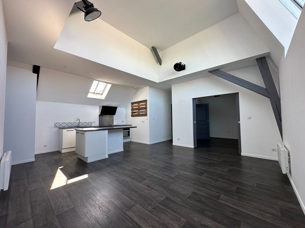 SAUMUR CENTRE-VILLE, Appartement rénové 2 chambres et bureau rénové au pied des commerces