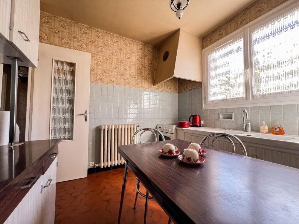 Maison familiale des années 70 avec jardin arboré à 10 min d