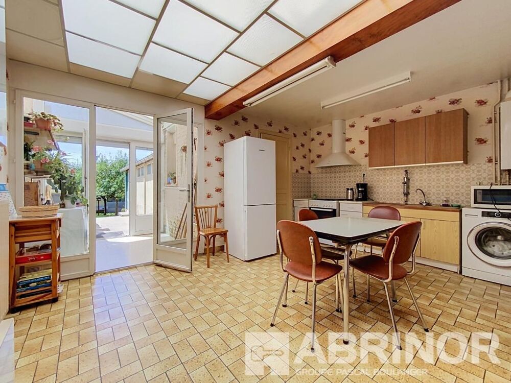 Vente Maison En plein cœur de Linselles, découvrez cette large maison 1930 ayant conservé tout le charme et le cachet de l'ancien Linselles