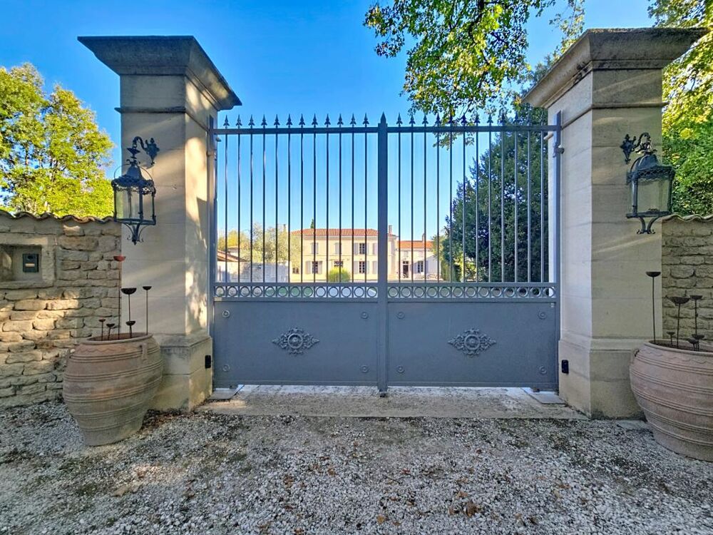 à vendre  Propriété/château Bernay-Saint-Martin (17330)