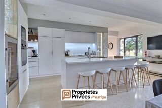  Propriété/château à vendre 9 pièces 255 m²