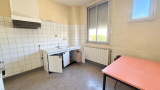  Immeuble à vendre 3 pièces 842 m²