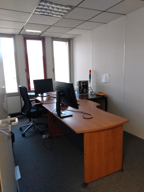   Dpt Isère (38), à louer bureaux  59 m² à MEYLAN 