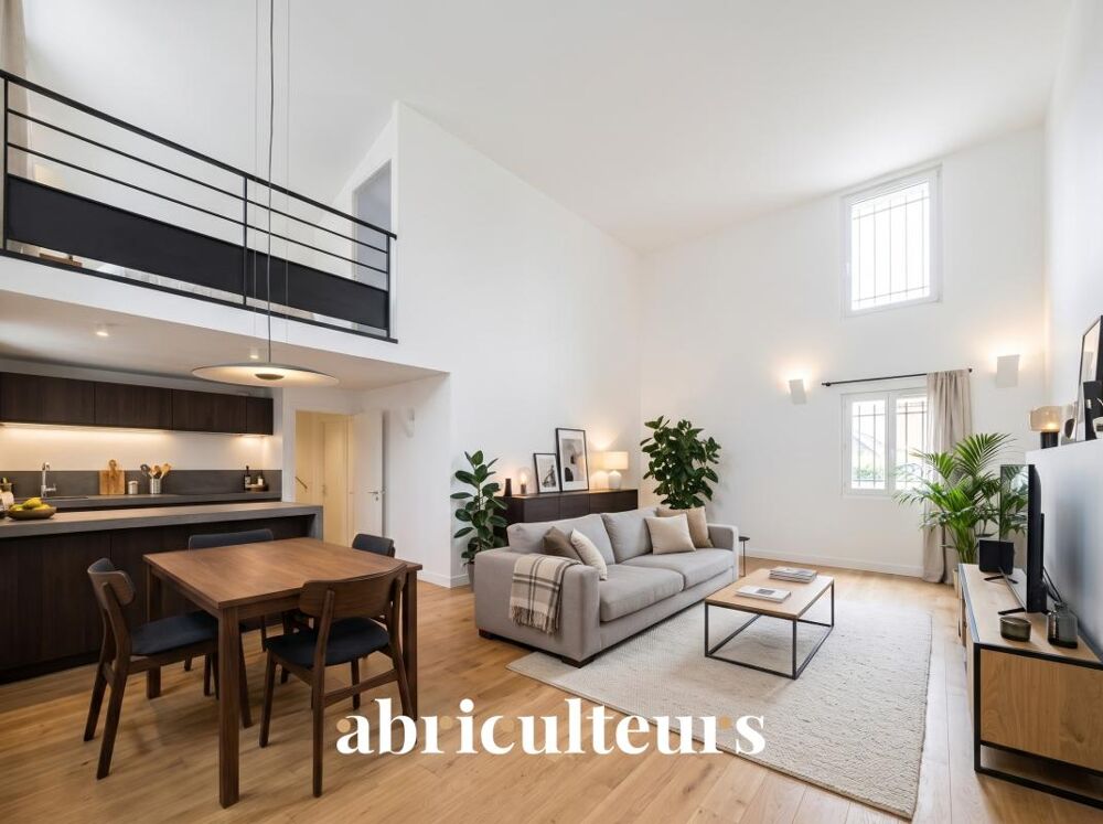 Vente Maison Duplex de charme : beaux espaces et extérieur privé à vendre aux Lilas (93260) Les lilas