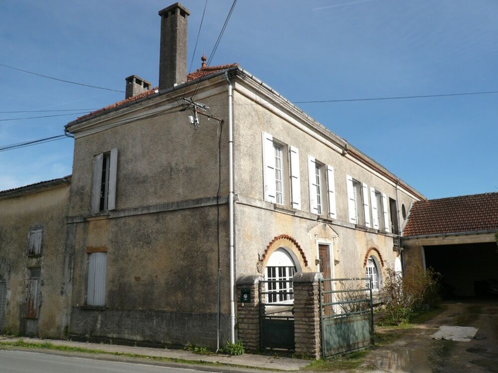 ? BURIE (17) A Vendre CORPS de FERME et Ses Nombreuses Dépendances ?