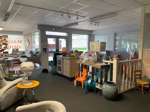   A VENDRE / ENSEMBLE IMMOBILIER A VOCATION COMMERCIALE 