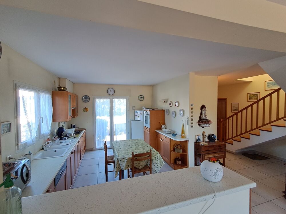 Vente Maison VILLEMOUSTAUSSOU – ÉLÉGANTE MAISON FAMILIALE AVEC JARDIN, TERRASSE ET GARAGE Villemoustaussou