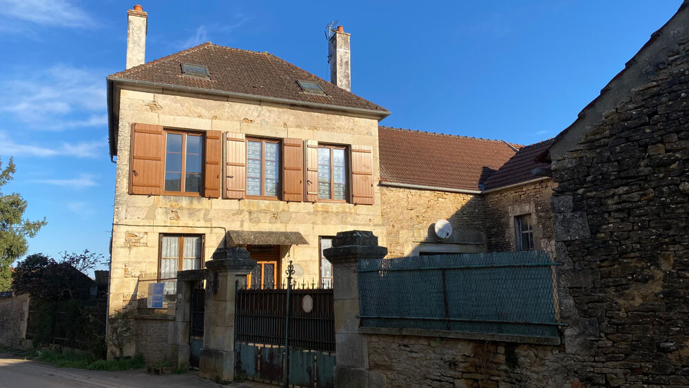 Charmante maison de village à vendre 70m² COUTARNOUX (89) avec dépendances et cour intérieure