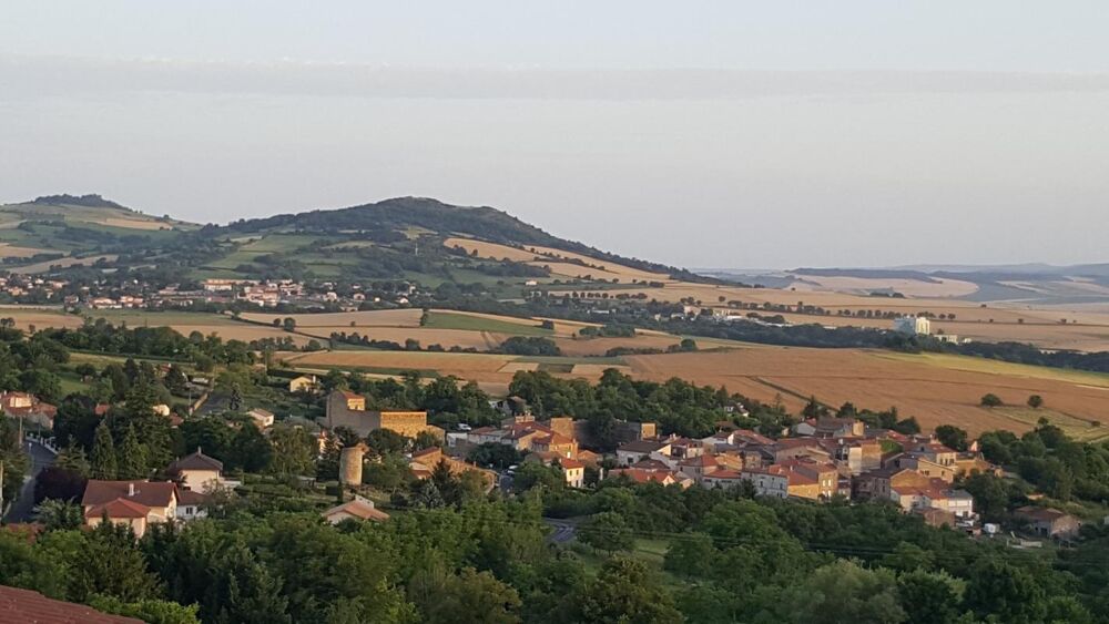 Vente Maison Maison à vendre - 5 chambres - 119 m² habitables + 150 m² dépendances - Fort potentiel locatif - 275 000 € - Saint-Maurice (6327 Saint maurice