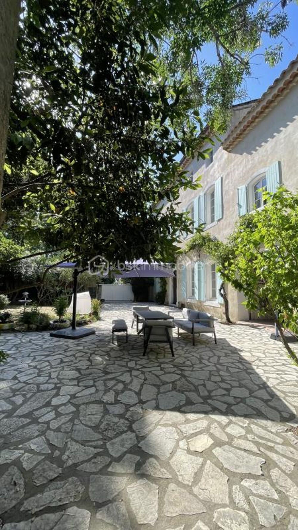Maison de Maître dexception avec piscine couverte et parc arboré