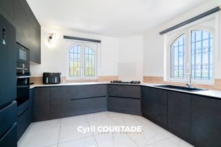  Villa  vendre 7 pices 245 m