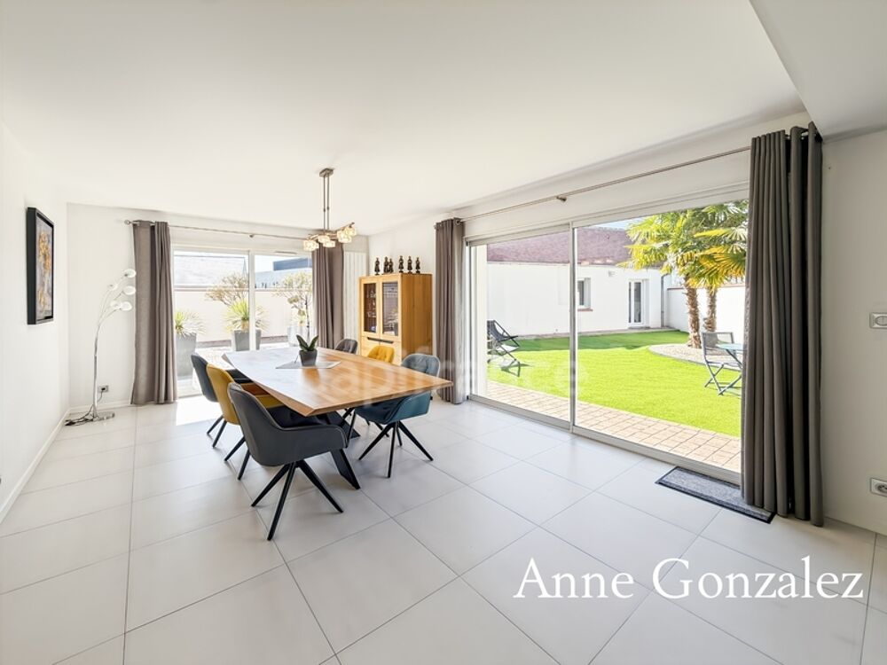 OLIVET SUD, à vendre superbe maison familiale de plus de 200 m2 avec maison d'amis et piscine chauffée dans un environnent calme