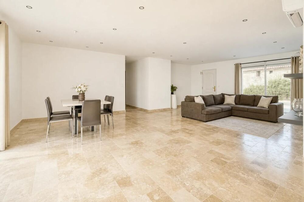 Maison moderne avec piscine à Villars-en-Pons