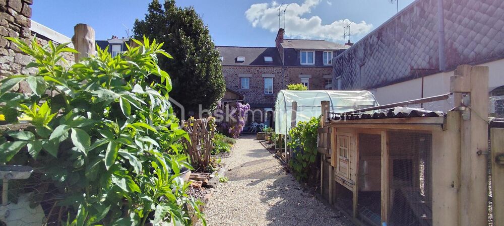 Maison Familiale de 181 m2 en centre ville de Fougères