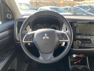 Outlander 2.2 DI-D 4WD 150 CH 7 places INSTYLE 1&egrave;re Main 2015 occasion 14650 Carpiquet