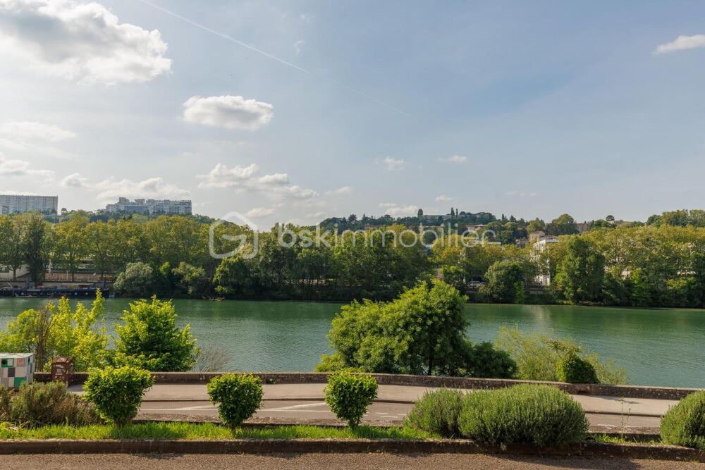 Charmant T3 de 58 m² + 2 terrasses arborées situé en bord de Saône, au sein d'une résidence boisée