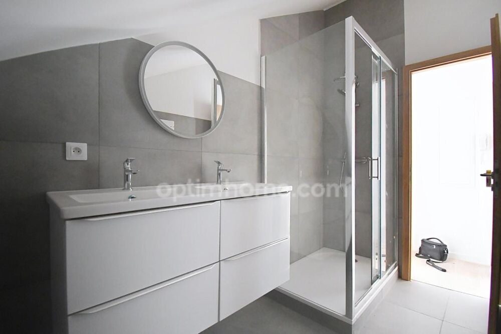 Vente Appartement APPARTEMENT AU DEUXIEME ET DERNIER ETAGE - 2 CHAMBRES - PLACE PARKING - CAVE - REFAIT A NEUF Lexy