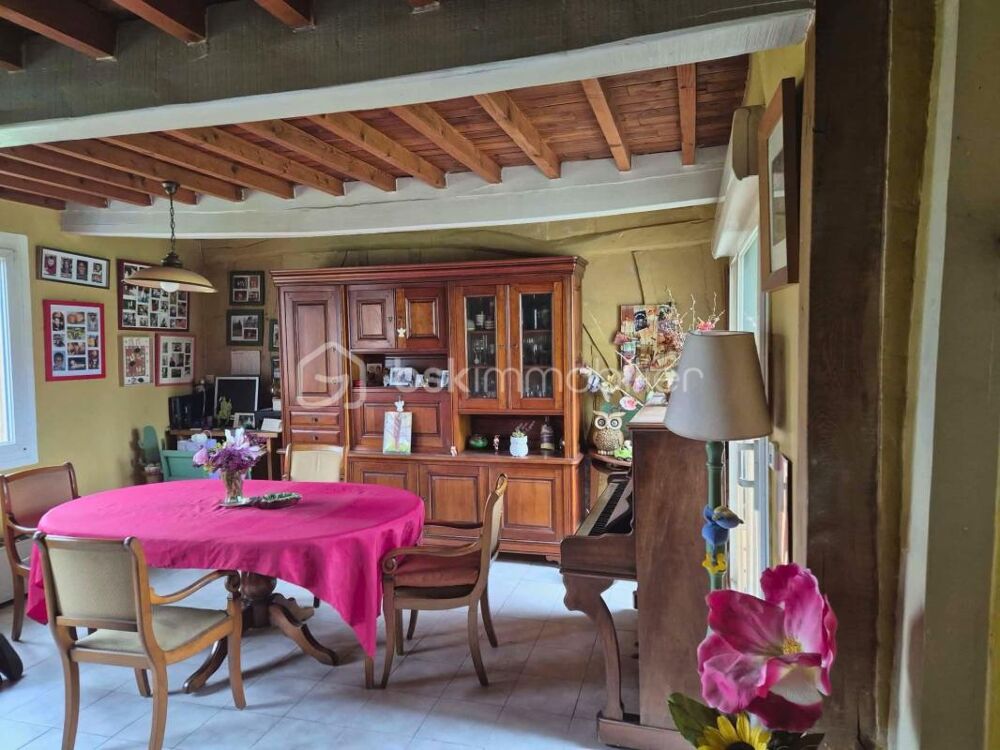 Vente Maison Maison de plain – pied à fort potentiel – Terrain 5000 m² – Dépendance – Grange – Garages – Cave – Piscine – Environnement calme Vironchaux