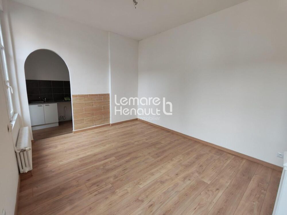 Prox. Lycée Rotrou, Studio 24.34 m² en rdc  cuisine equipée