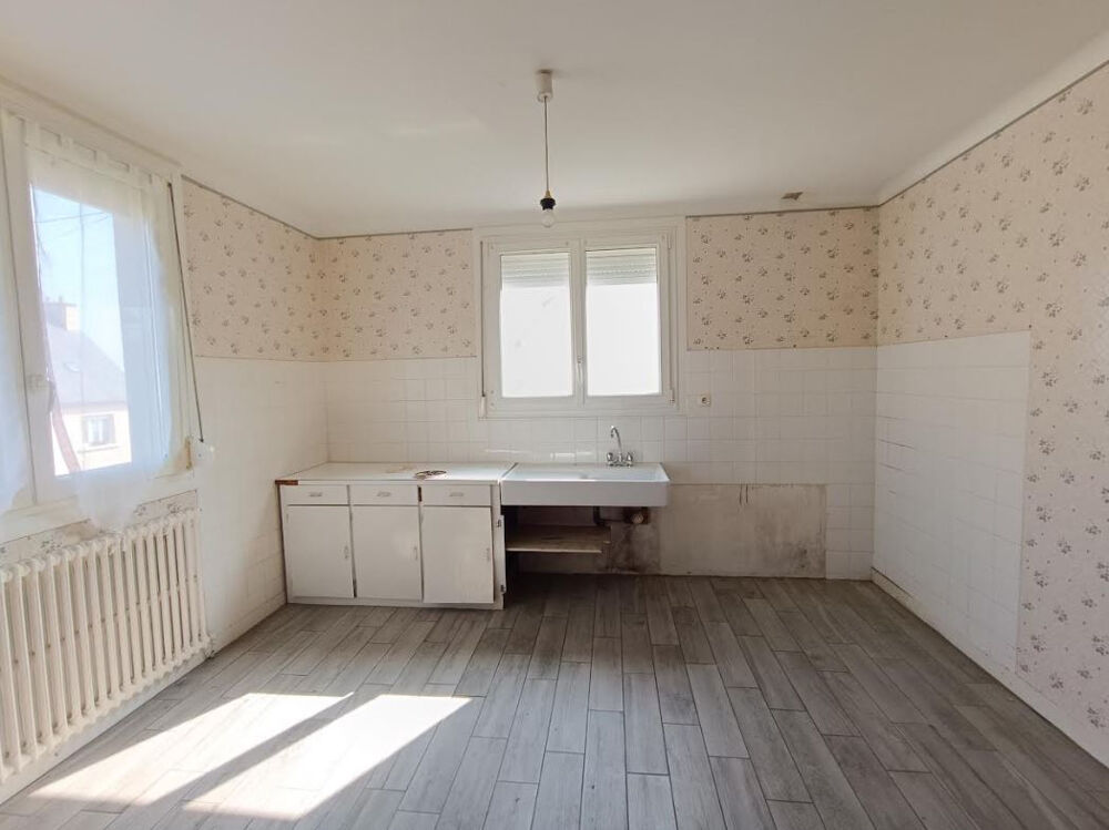 29520 Châteauneuf du Faou maison de ville 3 chambres, sous sol complet et combles aménageables