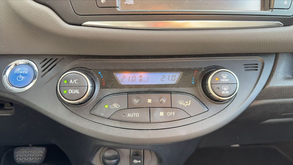 Yaris III 1.5 VVT-i 100 Hybrid E-CVT Dynamic 2015 occasion 44220 Coueron