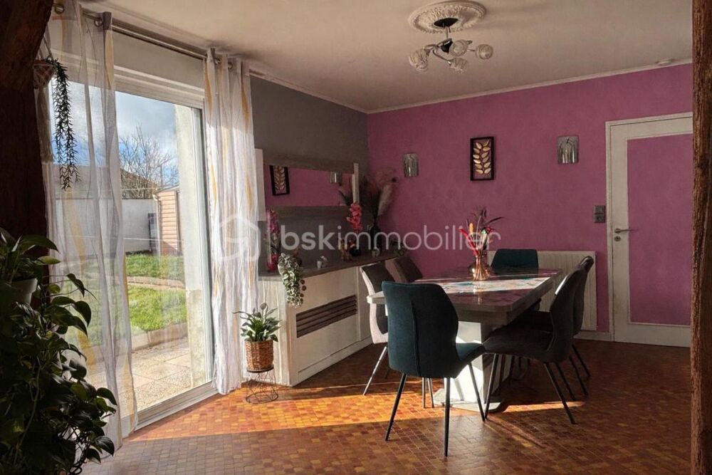 Treize-Septiers  Maison familiale avec beaux volumes et jardin exposé Sud/Ouest
