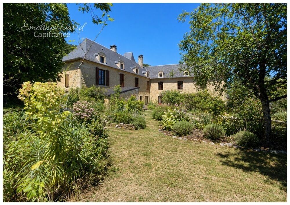 Domaine de caractère à Salignac-Eyvigues  Grands volumes, charme et potentiel touristique
