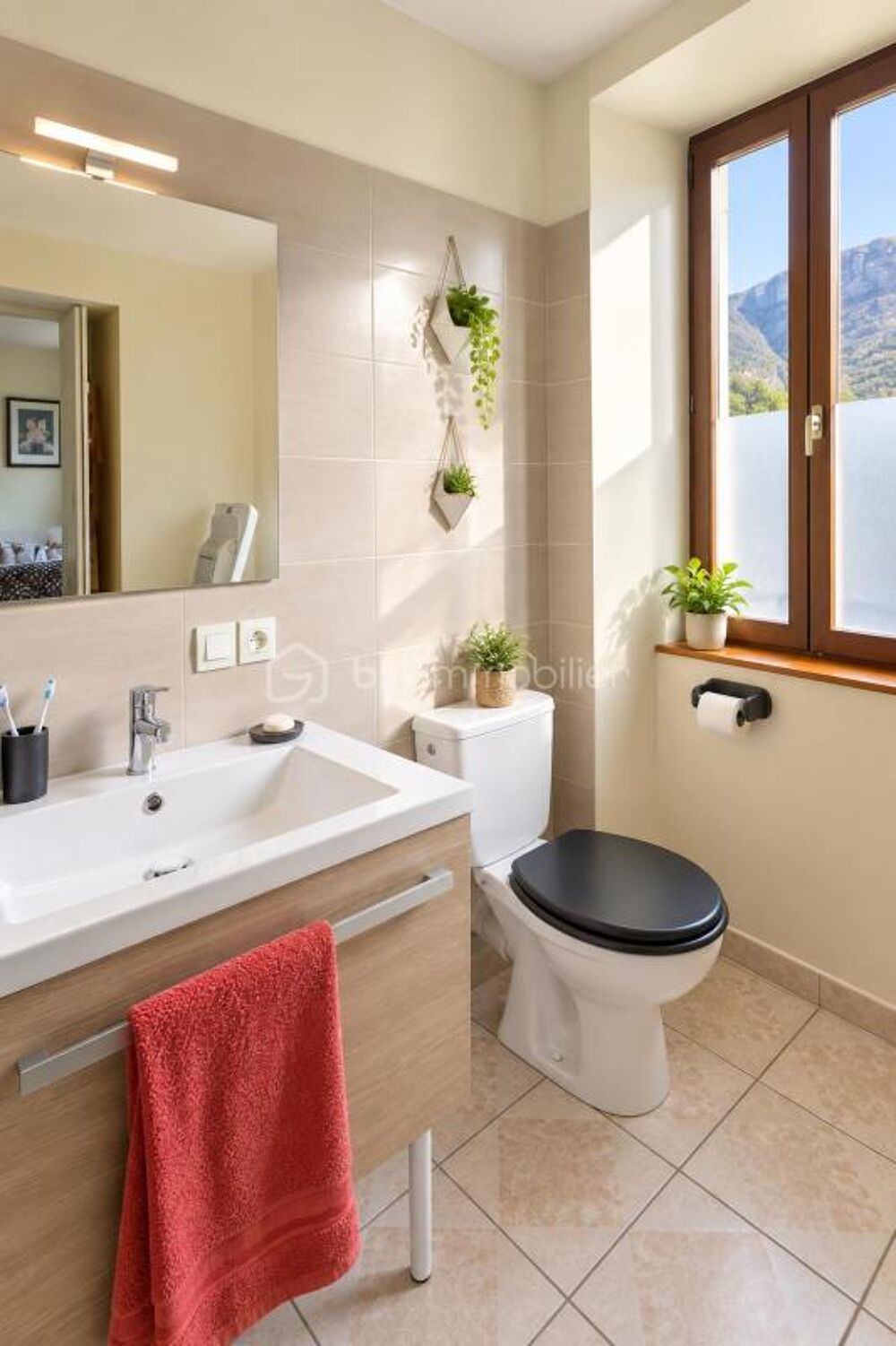 Vente Appartement Die centre – Appartement traversant et lumineux de 55 m² avec vue sur la Croix de Justin Die