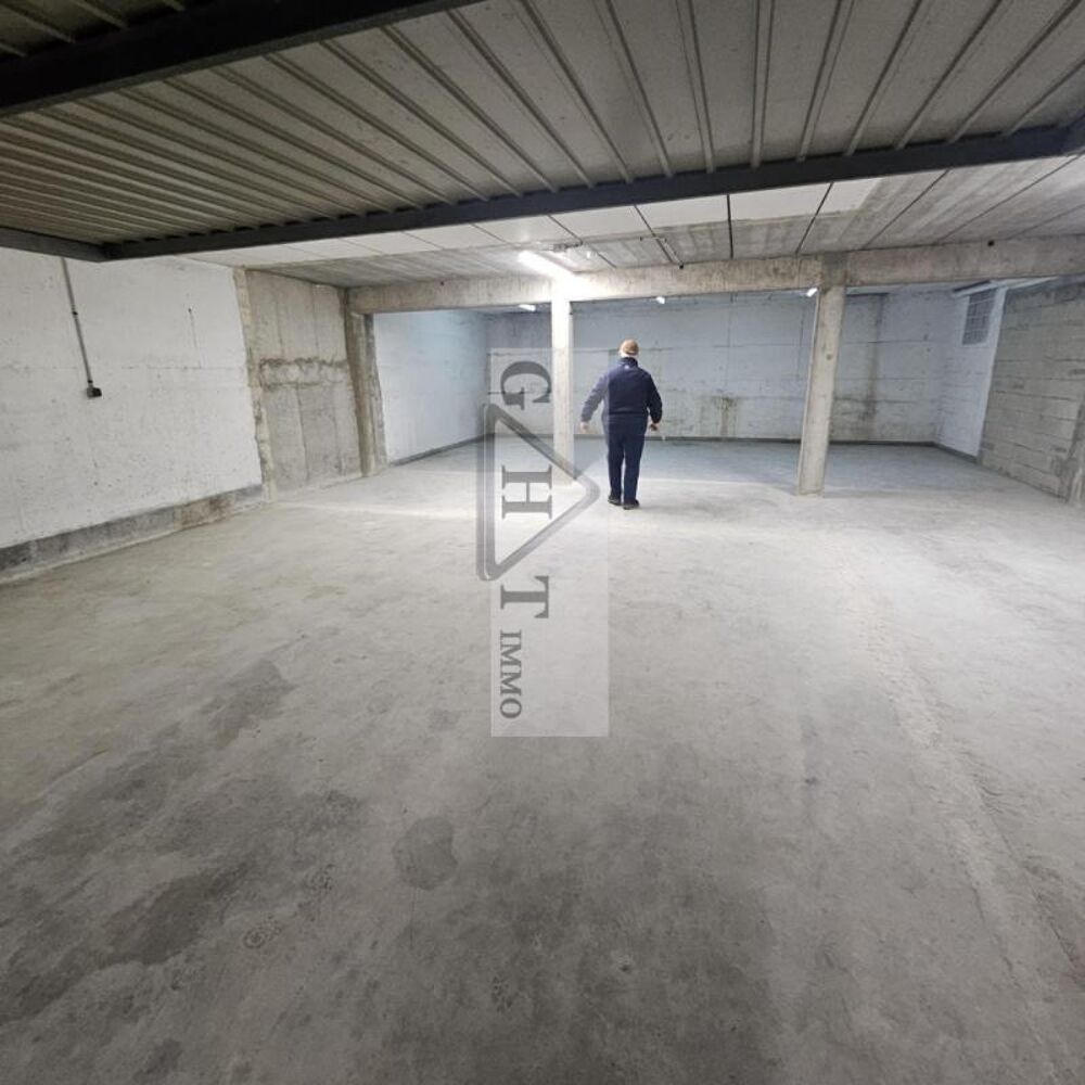   Stockage 90 M² 