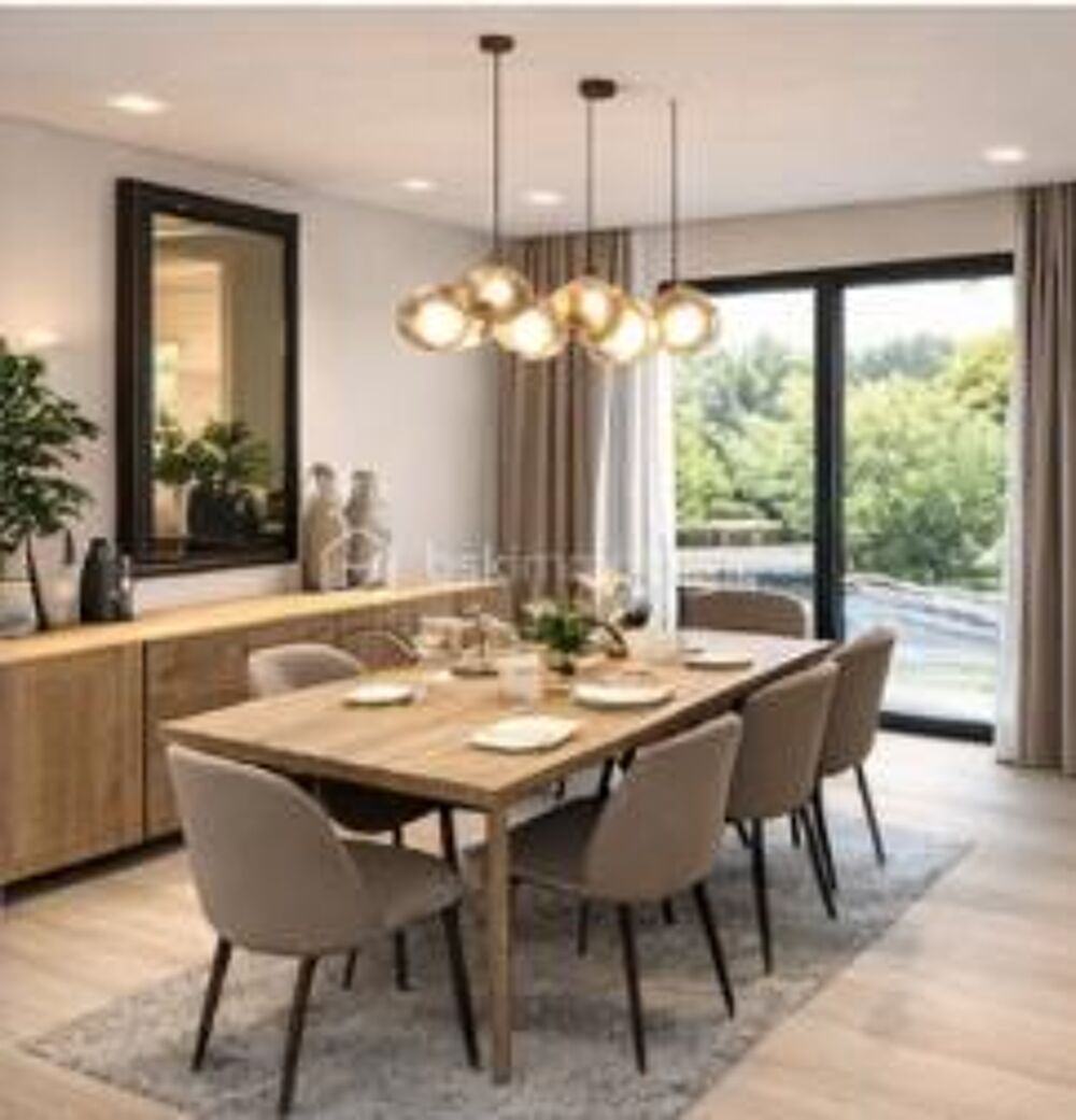 Maison mitoyenne exposée plein Sud de 123 m2 à rénover sur Fougères