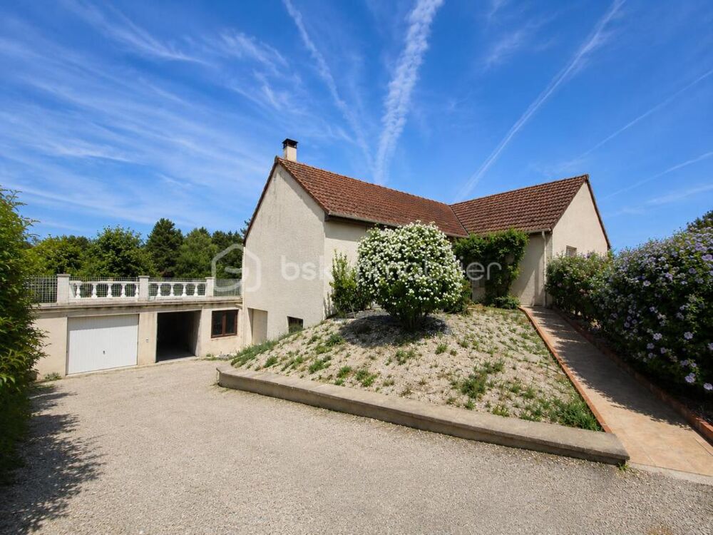 ? Maison familiale de plain-pied avec sous-sol complet ?
