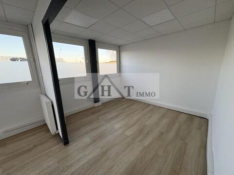 BUREAU 300 M² A VAUX LE PENIL A VENDRE + 12 PLACES DE PARKING 490000 77000 Vaux le penil