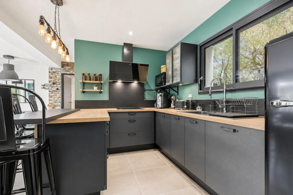 à vendre  Propriété/château Saint-Étienne-du-Grès (13103)