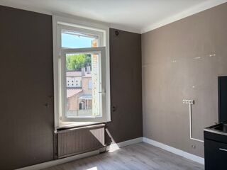  Appartement à louer 4 pièces 100 m²
