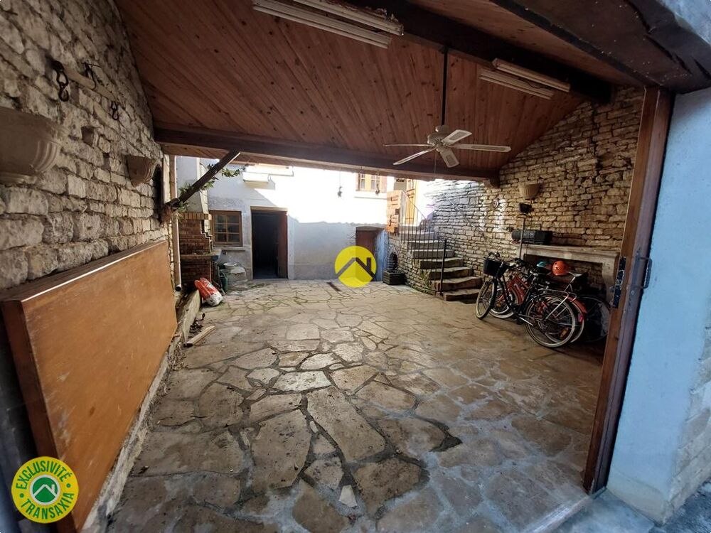 MAISON DE VILLAGE AVEC COUR