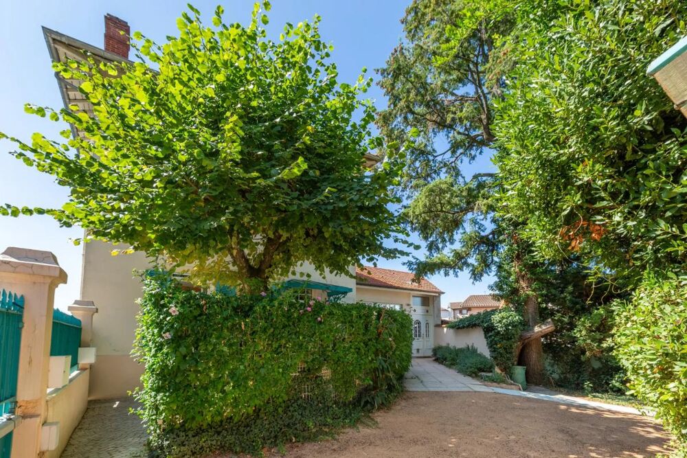 Charmante maison Bourgeoise de 8 pièces de 251 m² avec annexes