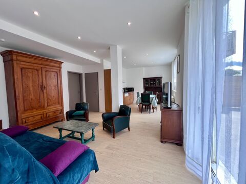   ARGELES GAZOST Appartement T3 traversant rénové avec grande terrasse, parking et cave Appartement - 3 pièce(s) - 64 m²