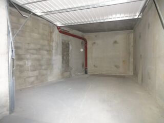  Parking / Garage à louer 23 m²