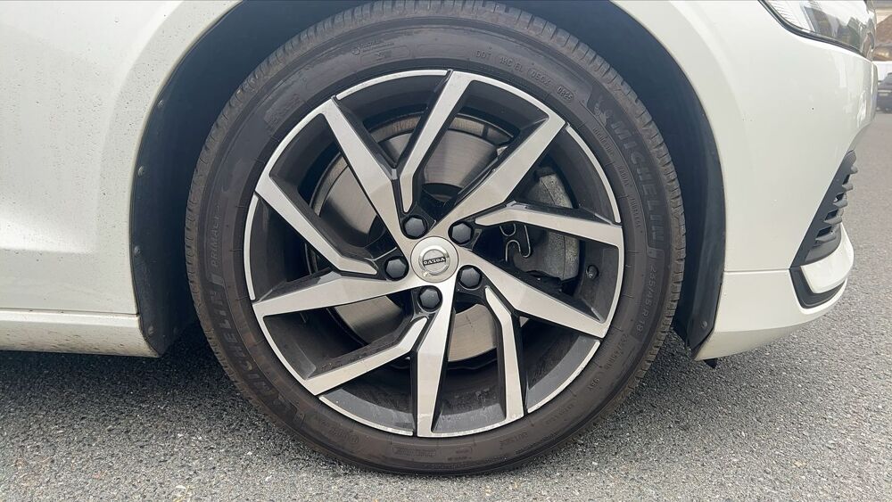 V60 III 2.0 T8 392 Plug in Hybrid AWD Geartronic8 Business Execu 2019 occasion 49400 Saumur
