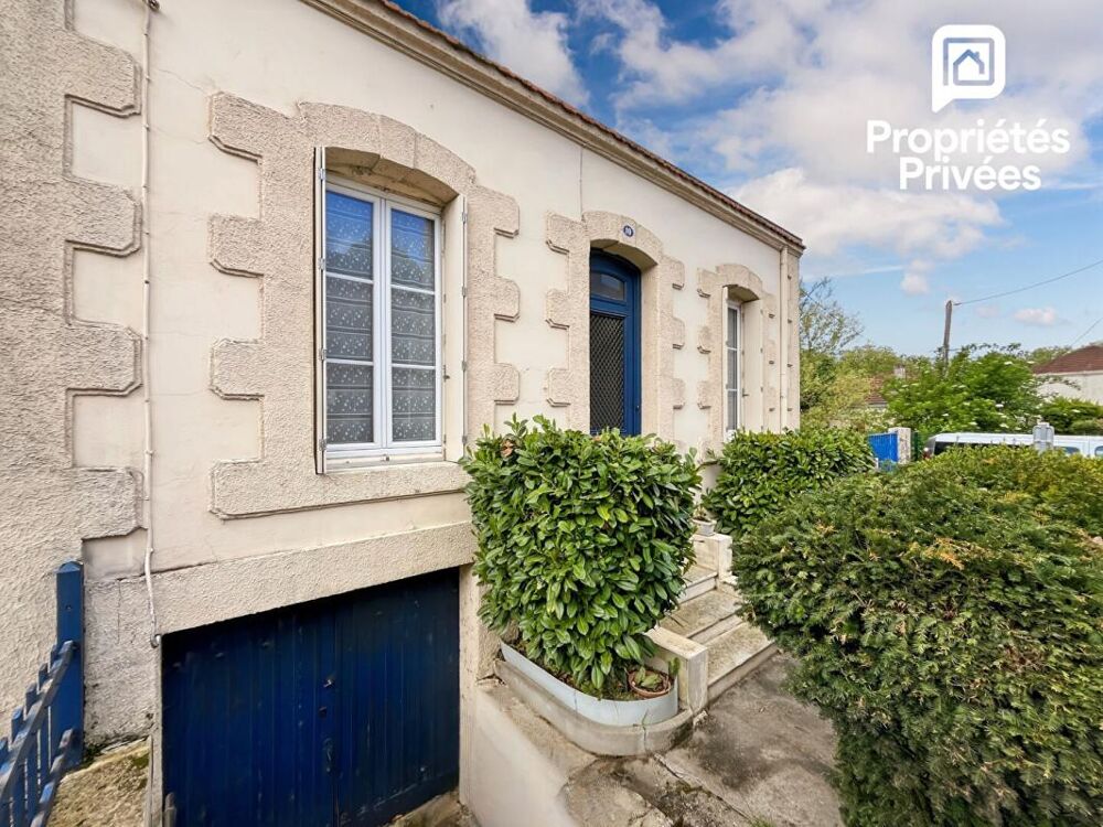 Vente Maison Maison de charme à Blaye avec vue estuaire, piscine et fort potentiel d'aménagement Blaye