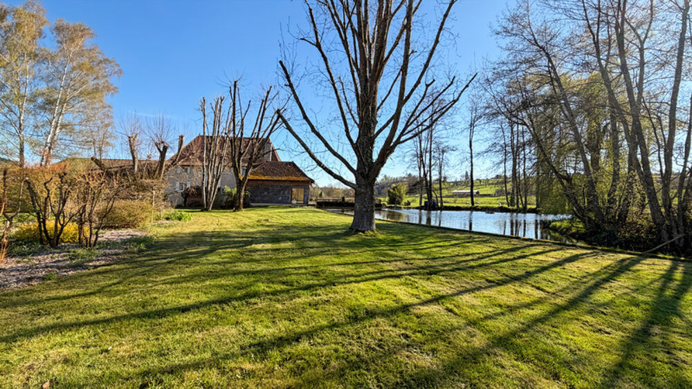 Maison à vendre 11 pièces proche de LA CLAYETTE (71) 346m² - 6 chambres - dépendances - piscine - terrain 14178 m²