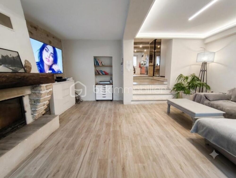 Maison de ville 175 m² avec jardin et garage : 1 appt T4 133 m² et un studio de 33 m²