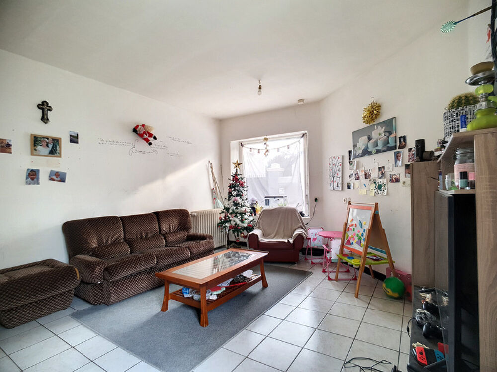 Vente Appartement Dpt Sarthe (72),  vendre LA CHARTRE SUR LE LOIR appartement en triplex-T5 de 104m - cave-centre vlle La chartre sur le loir