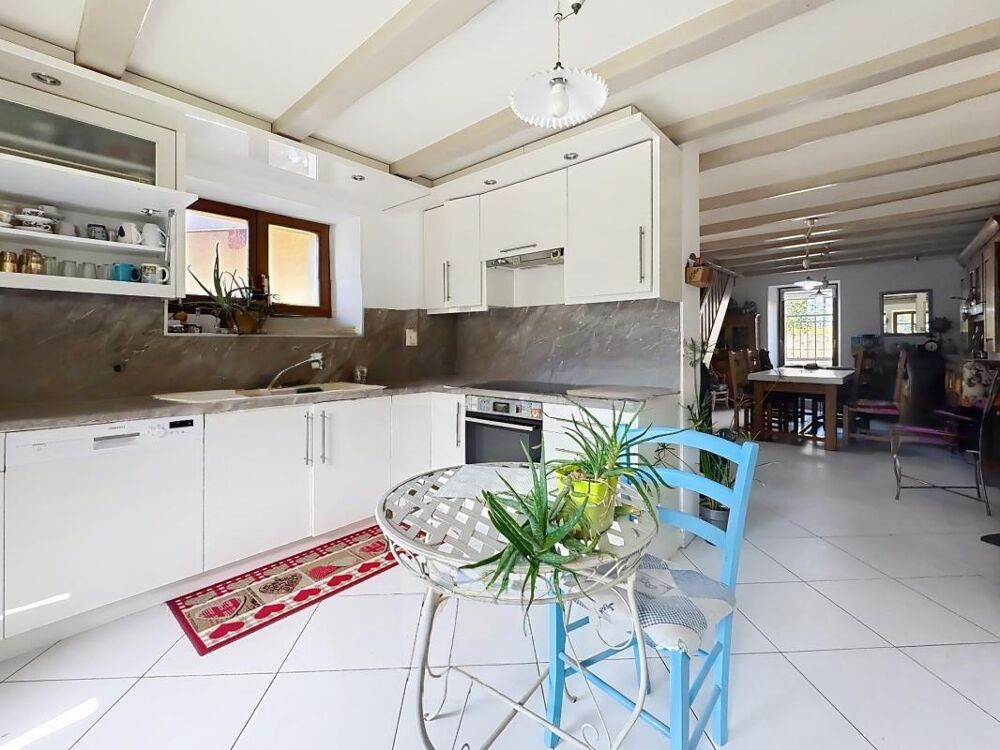 Maison mitoyenne de 168 m² avec dépendance de 180 m²